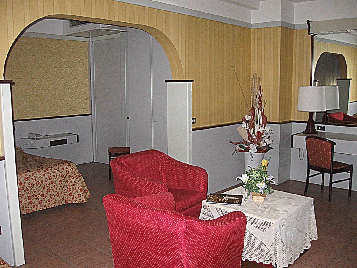 Hotel Maxim Верона Екстер'єр фото